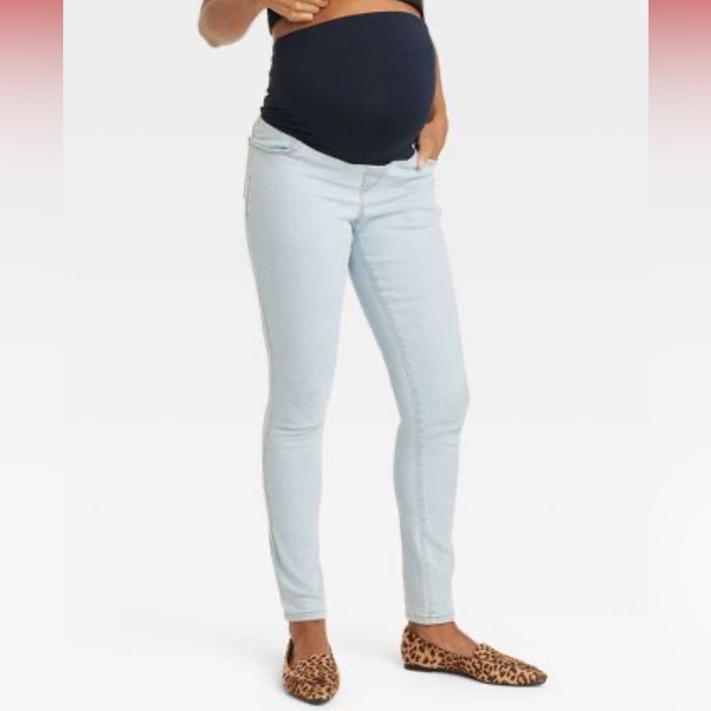 Great condition—Isabella Light wash Skinny maternity jeans— overbelly size 2